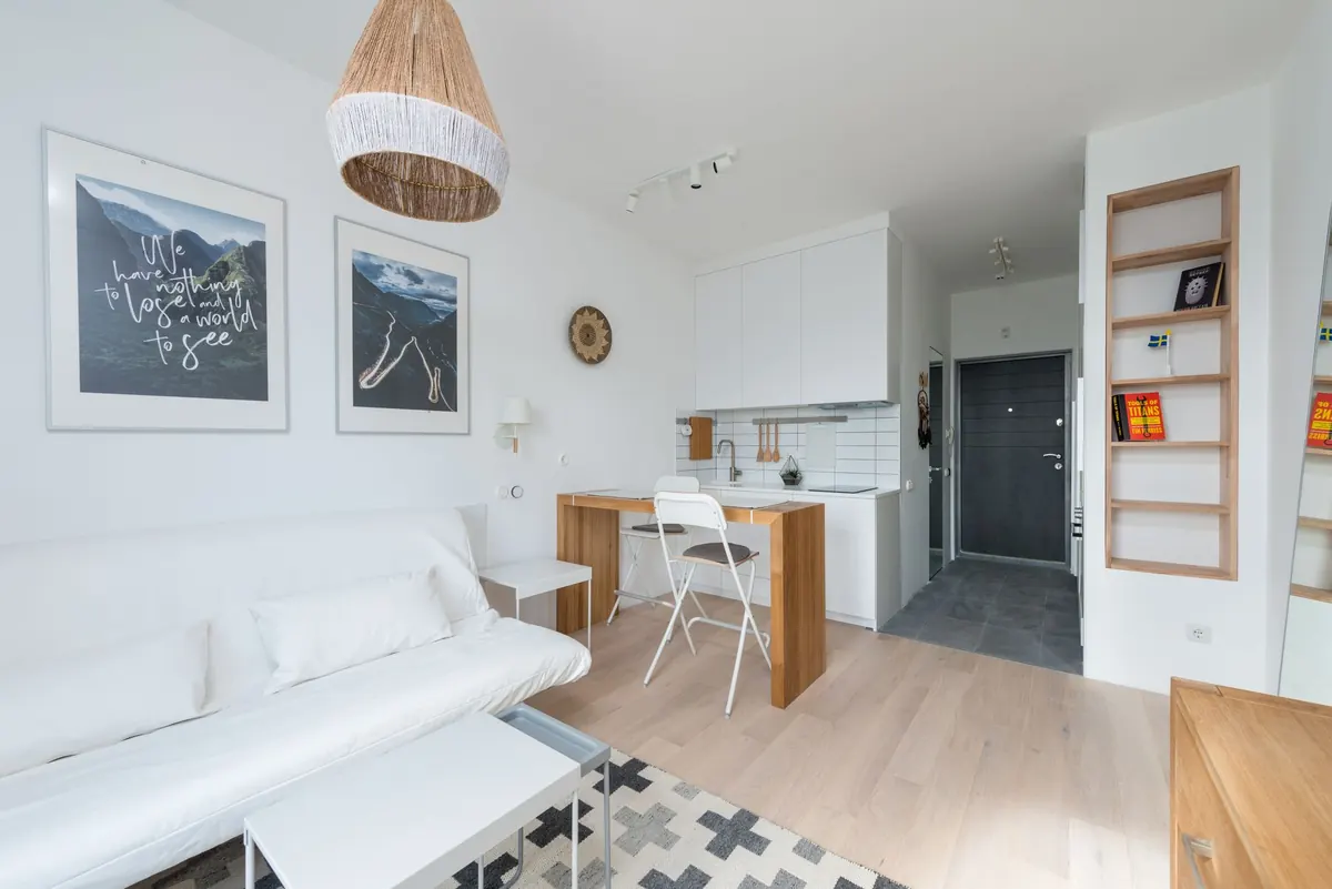 Renter-Friendly Wall Decor: 10 Damage-Free Ideas for Apartments